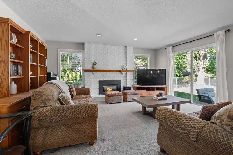 14273 26 AVENUE - photo 3 of 34