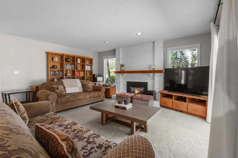 14273 26 AVENUE - photo 4 of 34