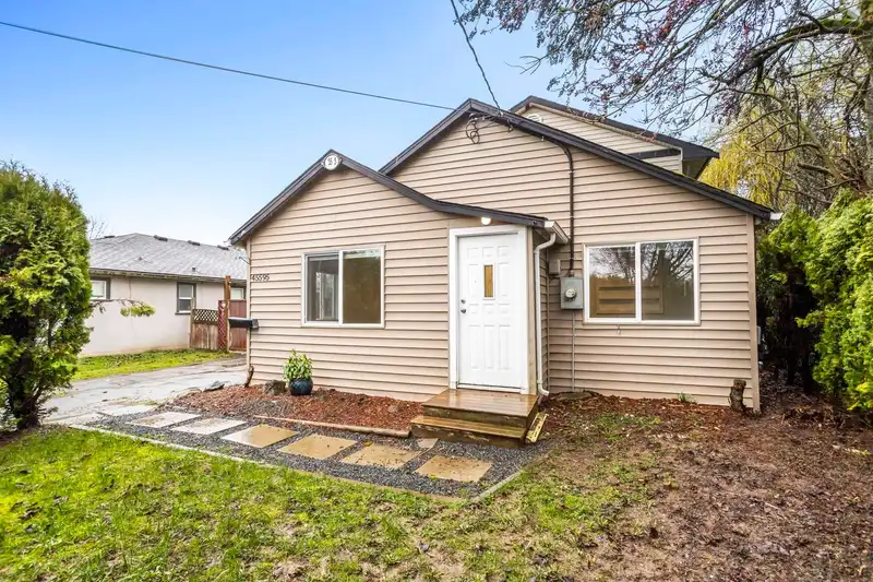 45595 LEWIS AVENUE - photo 4 of 33