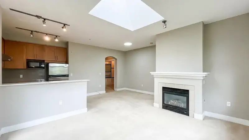 411 2083 W 33RD AVENUE - photo 2 of 23