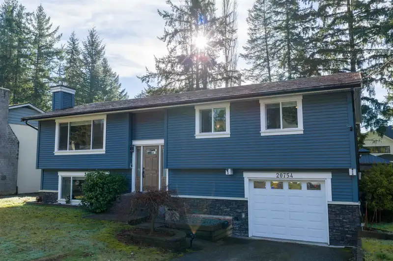 20754 39A AVENUE - photo 1 of 37