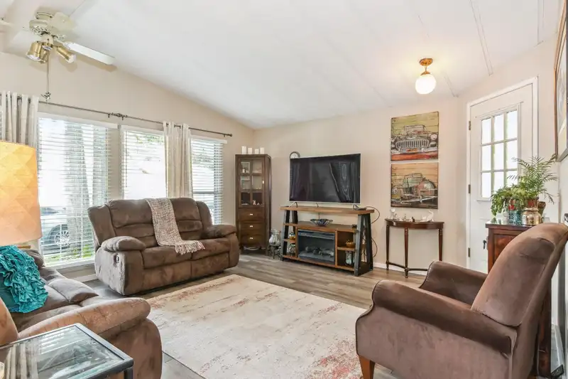 74 9080 198 STREET - photo 4 of 29