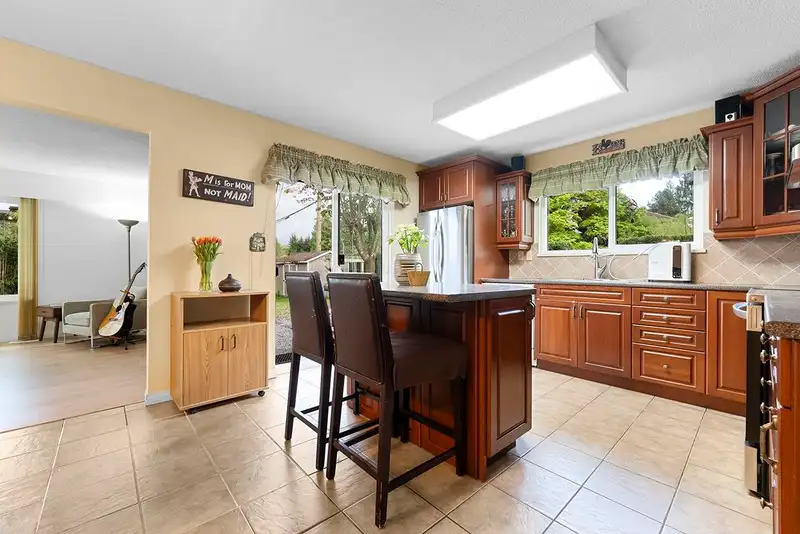 3604 MCRAE CRESCENT - photo 2 of 32