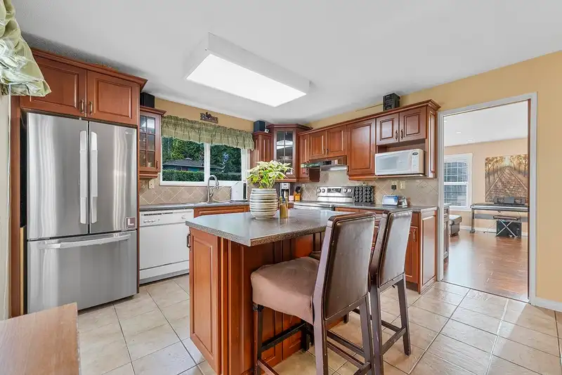 3604 MCRAE CRESCENT - photo 3 of 32