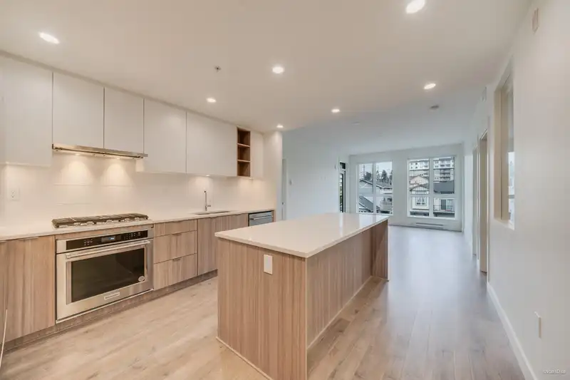 304 750 DOGWOOD STREET - photo 1 of 35