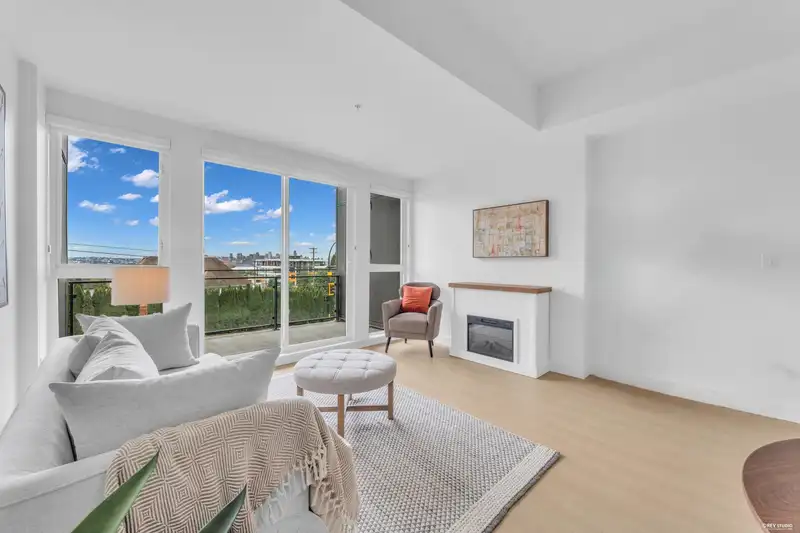 103/203 422 E 3RD STREET - photo 4 of 40