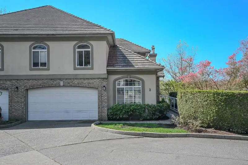2 915 FORT FRASER RISE - photo 1 of 40