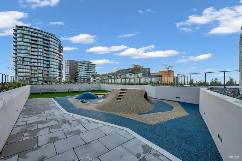 304 8415 GRANVILLE STREET - photo 4 of 11