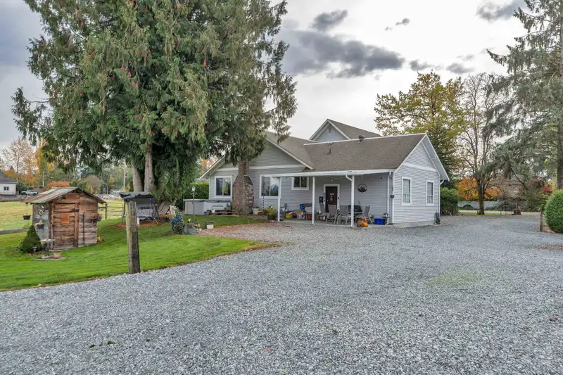 21293 96 AVENUE - photo 4 of 17