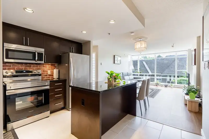 304 575 DELESTRE AVENUE - photo 1 of 38