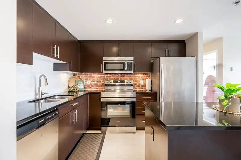 304 575 DELESTRE AVENUE - photo 2 of 38