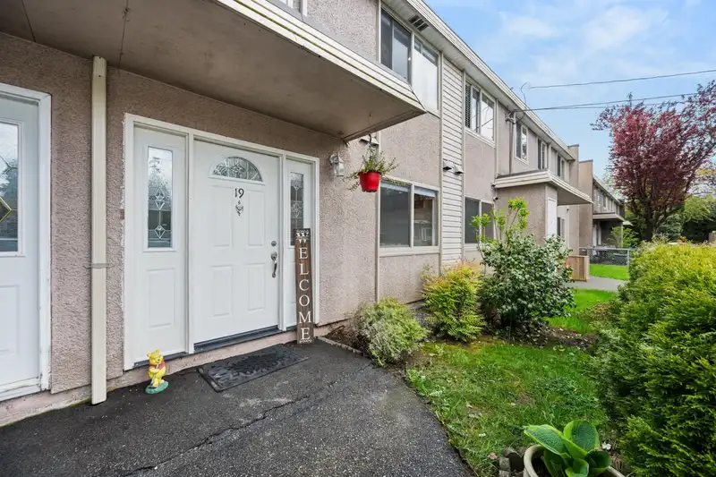 19 27090 32 AVENUE - photo 1 of 32