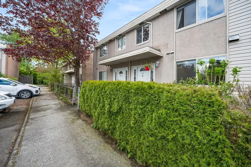 19 27090 32 AVENUE - photo 3 of 32