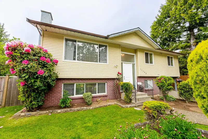 11792 80A AVENUE - photo 2 of 35