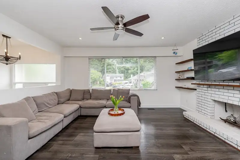 11792 80A AVENUE - photo 4 of 35