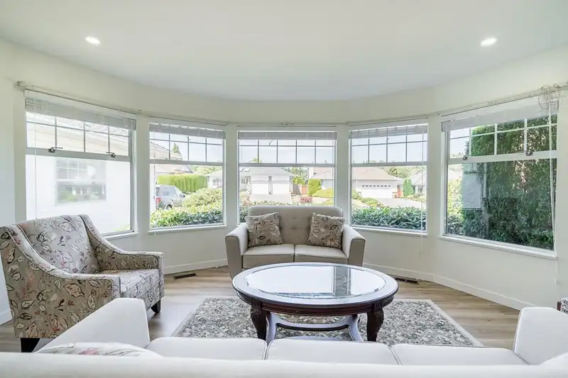 16158 16A AVENUE - photo 4 of 15