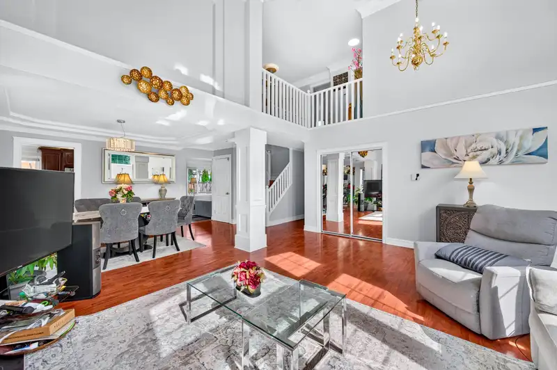 15467 109A AVENUE - photo 4 of 40