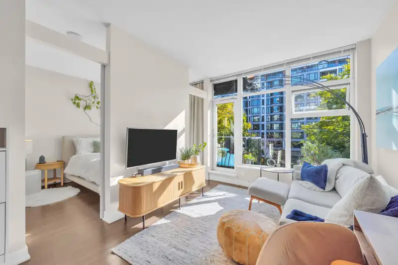 317 1777 W 7TH AVENUE - photo 3 of 32