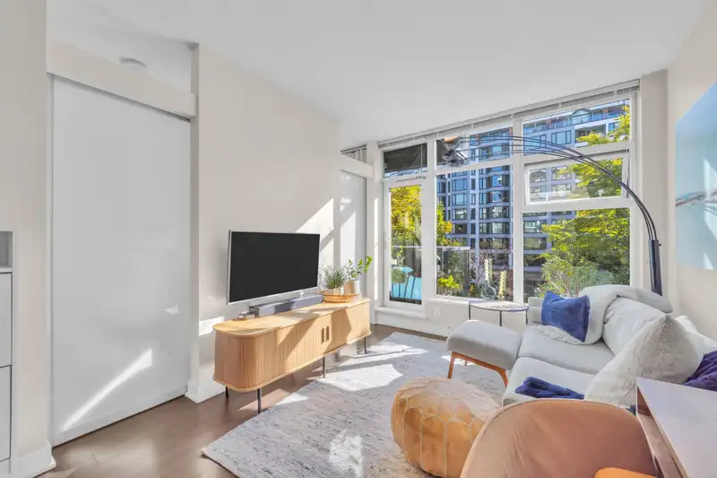 317 1777 W 7TH AVENUE - photo 4 of 32