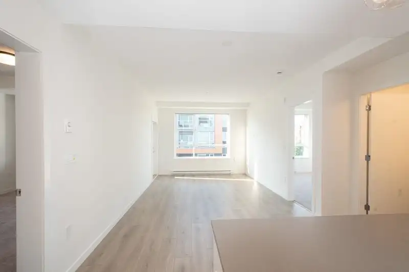 423 7936 206 STREET - photo 3 of 40