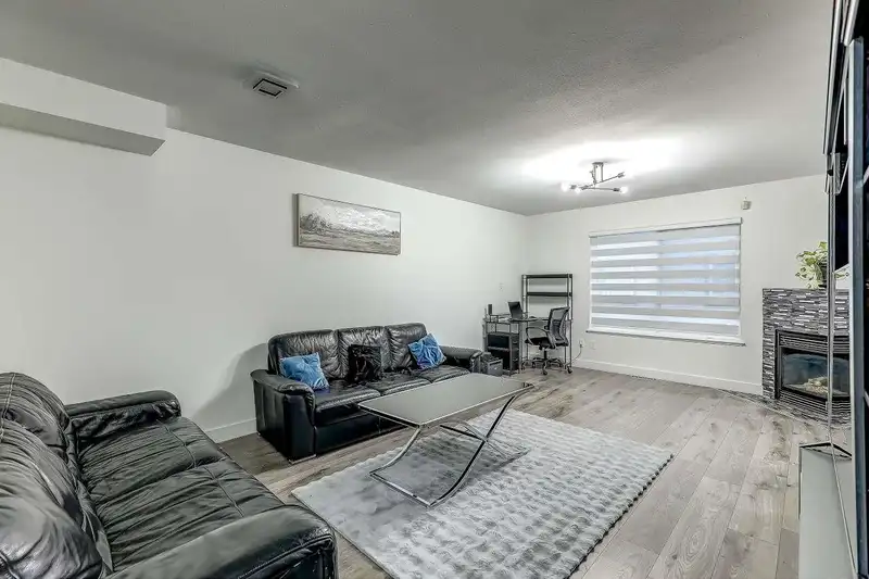 30 12730 66 AVENUE - photo 3 of 31