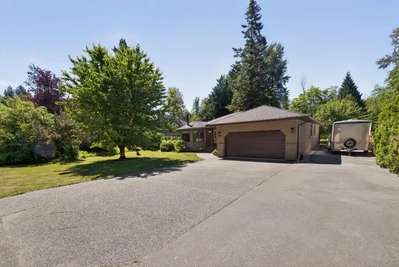 21050 YEOMANS CRESCENT - photo 1 of 40