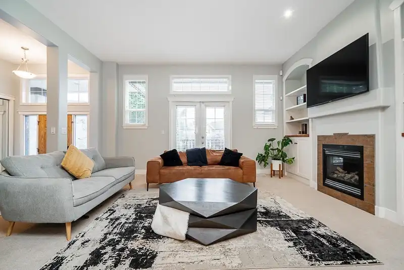 6075 165A STREET - photo 1 of 32