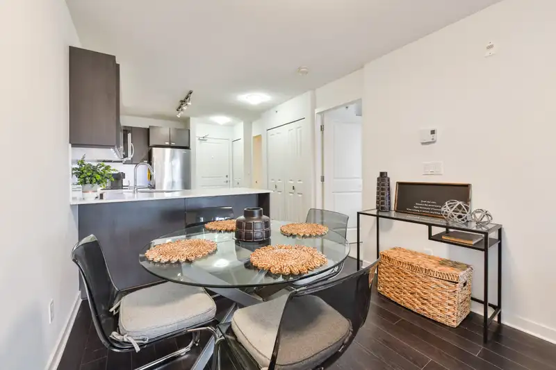 426 21009 56 AVENUE - photo 3 of 28