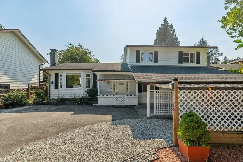 1068 SPRUCE AVENUE - photo 1 of 40