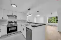 306 6833 VILLAGE GREEN - thumbnail 1