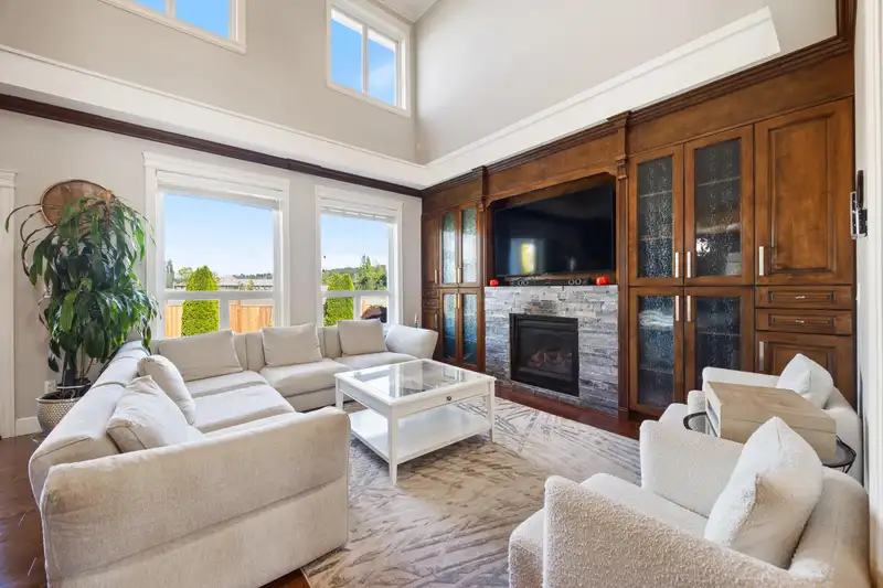17433 1 AVENUE - photo 4 of 40