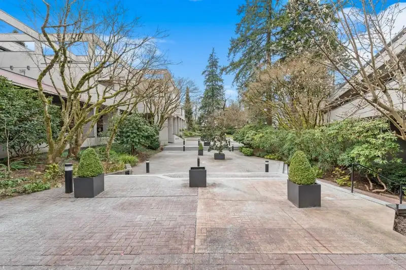 106 4900 CARTIER STREET - photo 3 of 35