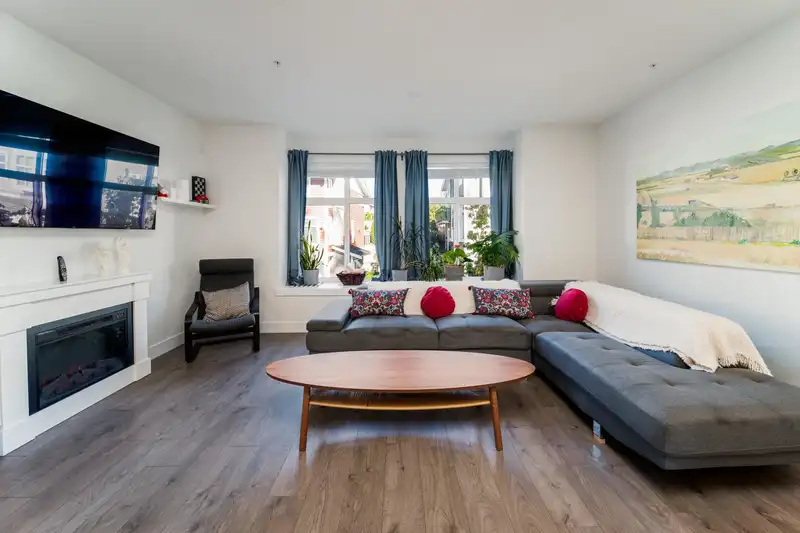 66 24108 104 AVENUE - photo 1 of 33