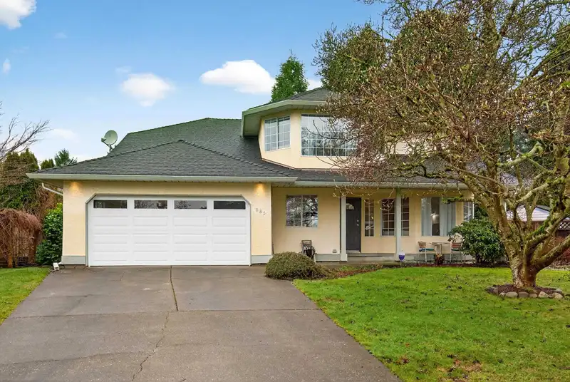 885 165 STREET - photo 4 of 40