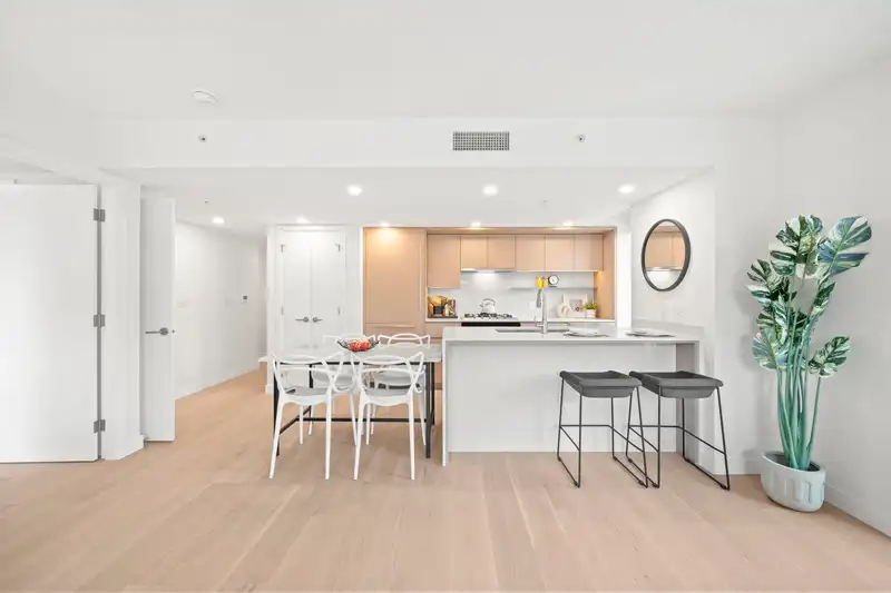 106 5212 CAMBIE STREET - photo 3 of 32