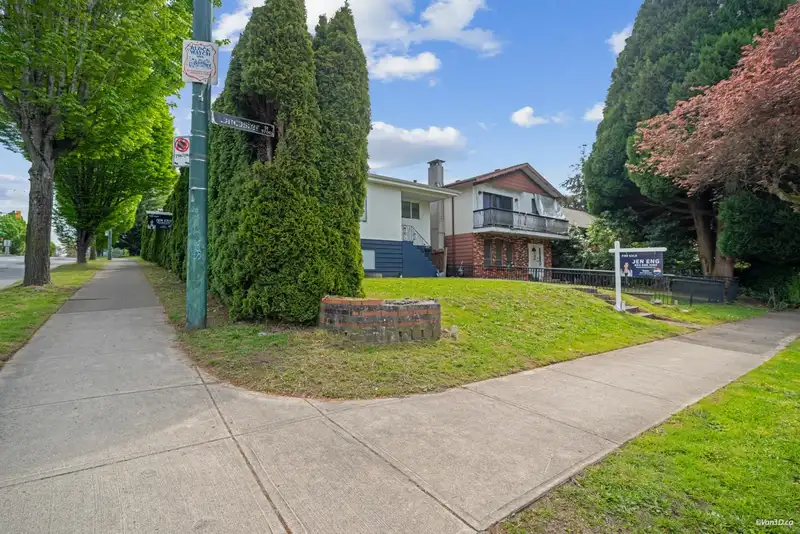 5702 LANCASTER STREET - photo 4 of 29
