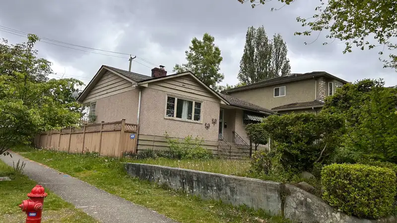 2306 RUPERT STREET - photo 1 of 19
