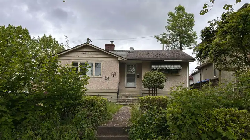 2306 RUPERT STREET - photo 3 of 19