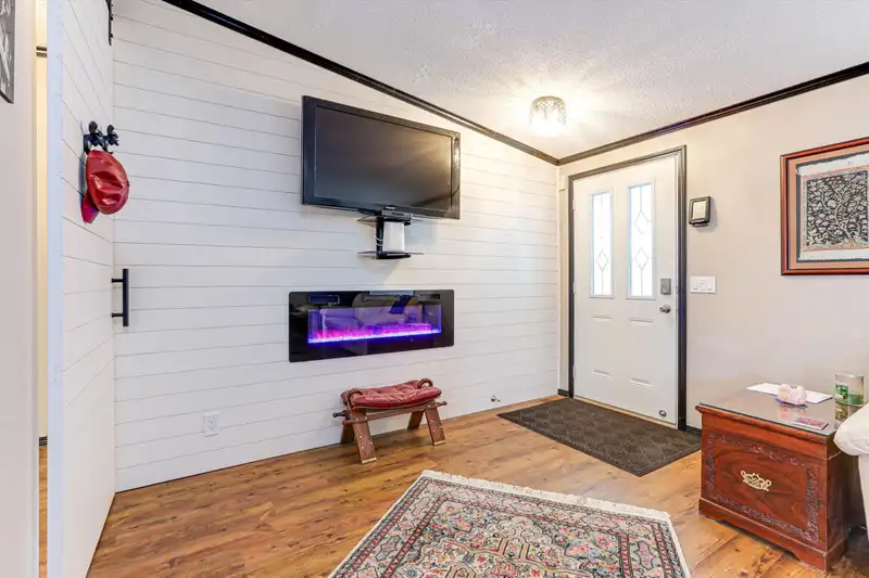 45 6035 VEDDER ROAD - photo 3 of 25