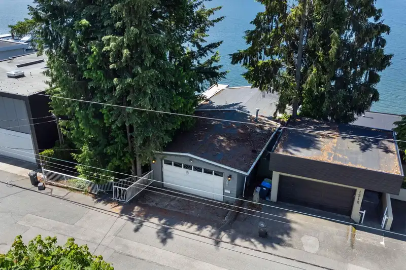 1208 ALDERSIDE ROAD - photo 3 of 40