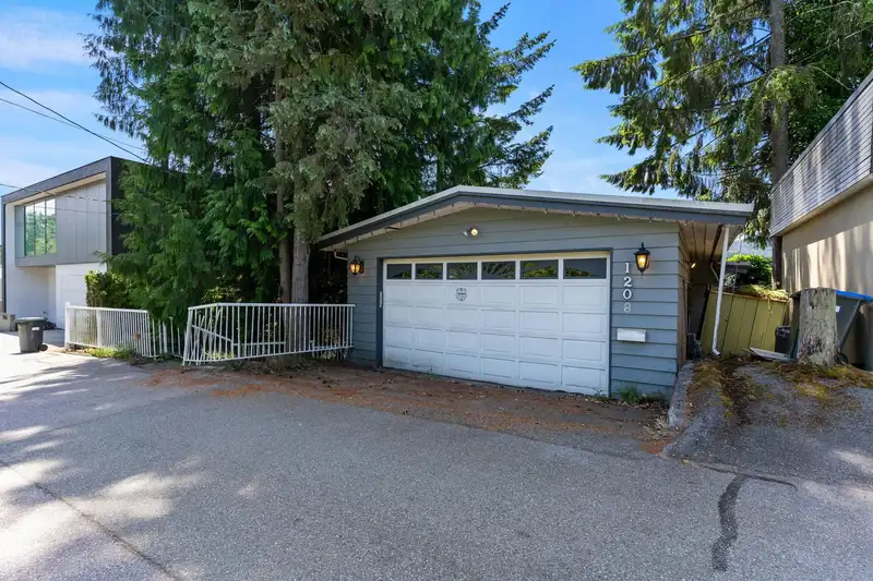 1208 ALDERSIDE ROAD - photo 4 of 40