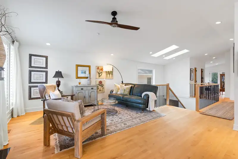 933 MAPLE STREET - photo 4 of 40