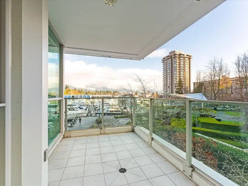 205 1717 BAYSHORE DRIVE - photo 4 of 40