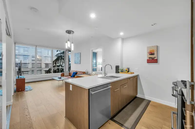 1005 9080 UNIVERSITY CRESCENT - photo 4 of 31