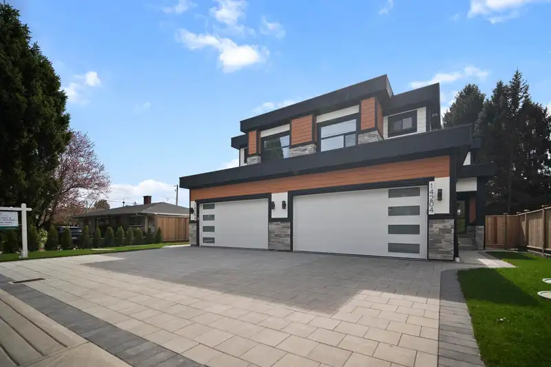14206 NORTH BLUFF ROAD - photo 1 of 40