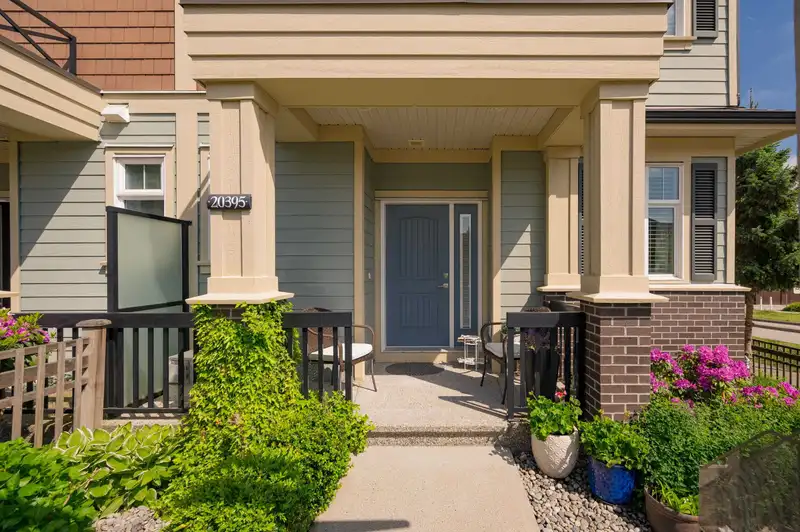 20395 82 AVENUE - photo 4 of 23