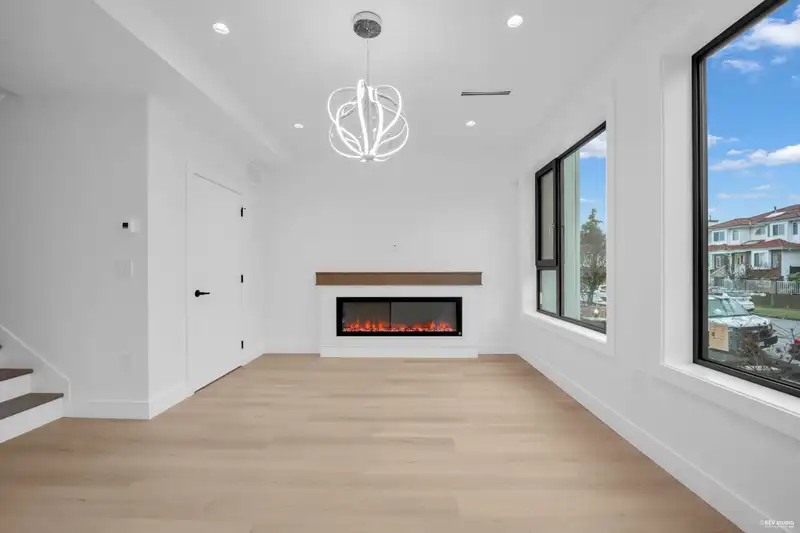 1 262 E 65TH AVENUE - photo 4 of 21