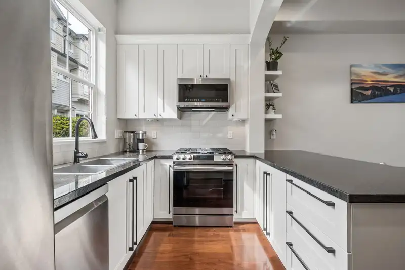 755 W 42 AVENUE - photo 2 of 18