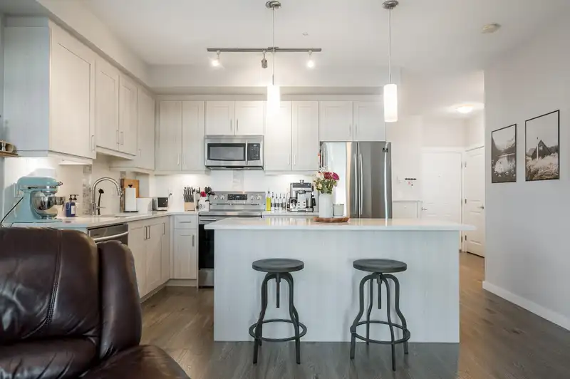 409 20826 72 AVENUE - photo 3 of 40