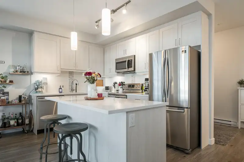 409 20826 72 AVENUE - photo 4 of 40